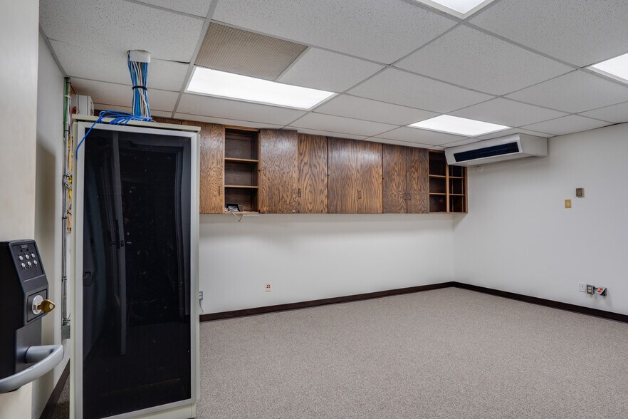 More Photos Of 2716 Commerce St, Wichita Falls Industrial For Sale