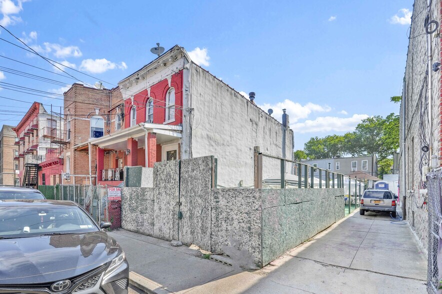 Primary Photo Of 683 Cleveland St, Brooklyn Land For Sale