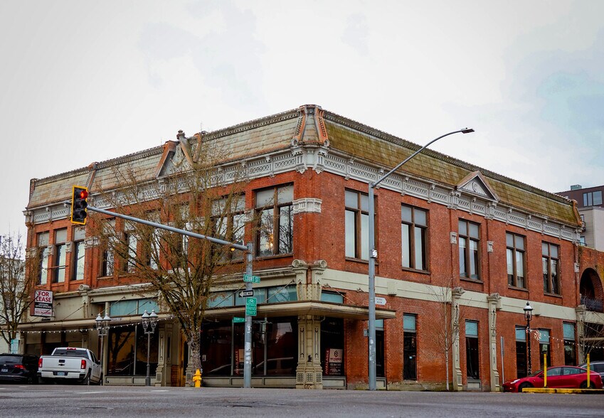 Primary Photo Of 179-195 Commercial St NE, Salem Storefront Retail Office For Lease