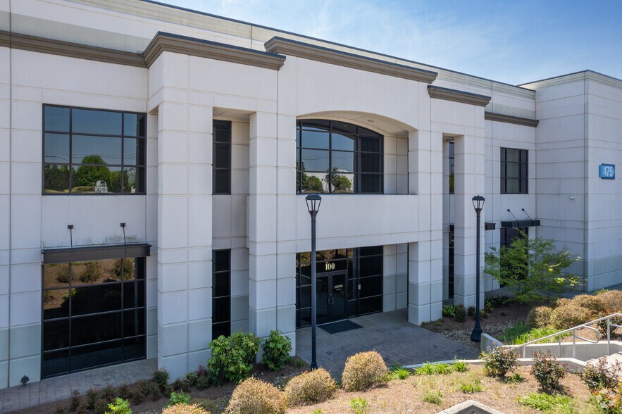 More Photos Of 475 Riverside Pky, Lithia Springs Warehouse For Lease