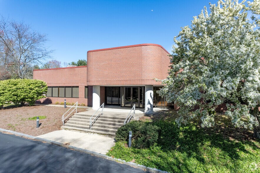 More Photos Of 25 Forge Pky, Franklin Research And Development For Lease