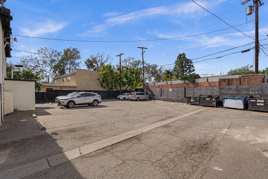 More Photos Of 12515 Saticoy St, North Hollywood Apartments For Sale