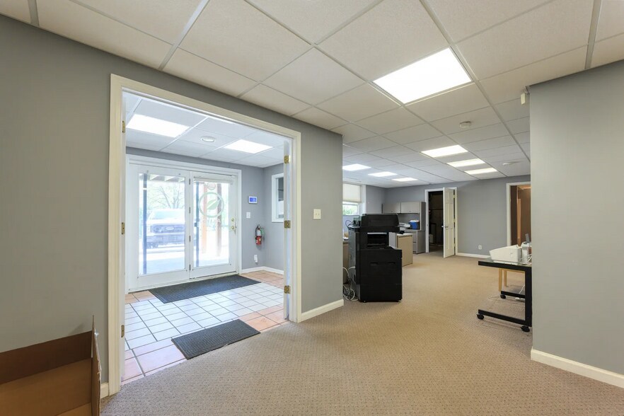 More Photos Of 4418 Richmond Rd, Ringwood Office For Sale