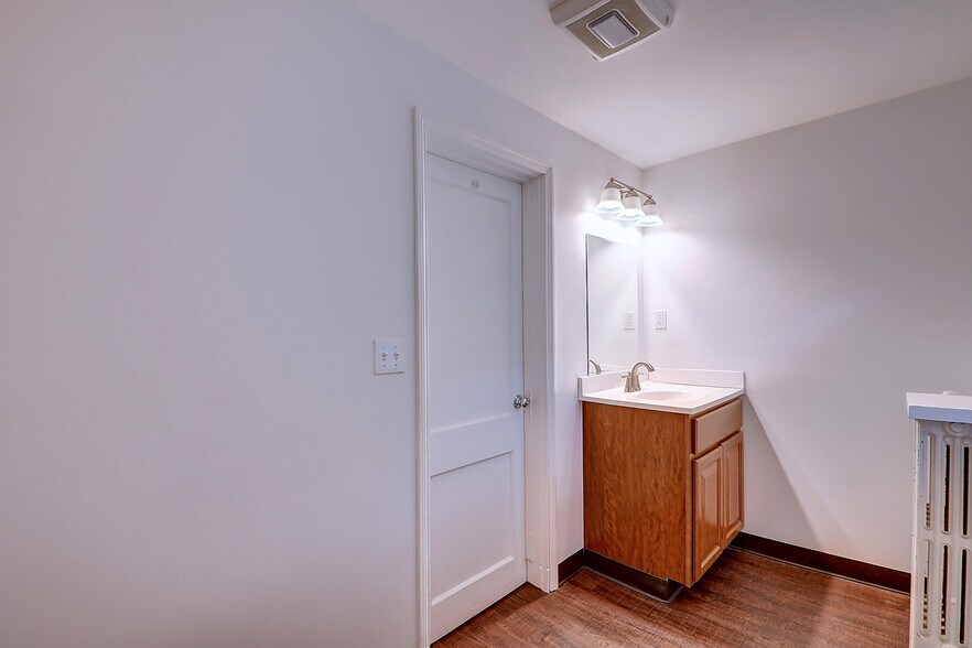 More Photos Of 201 Meadow St, Naugatuck Office For Sale