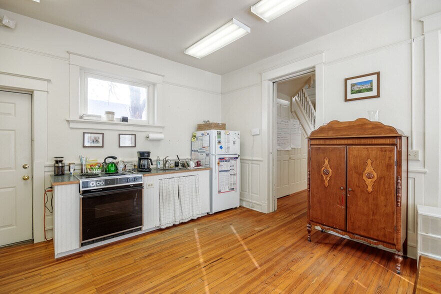 More Photos Of 1431 W Main St, Richmond Office For Lease