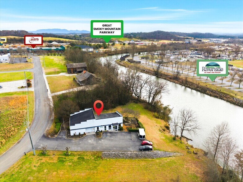 More Photos Of 2376 Business Center Cir, Sevierville Freestanding For Sale