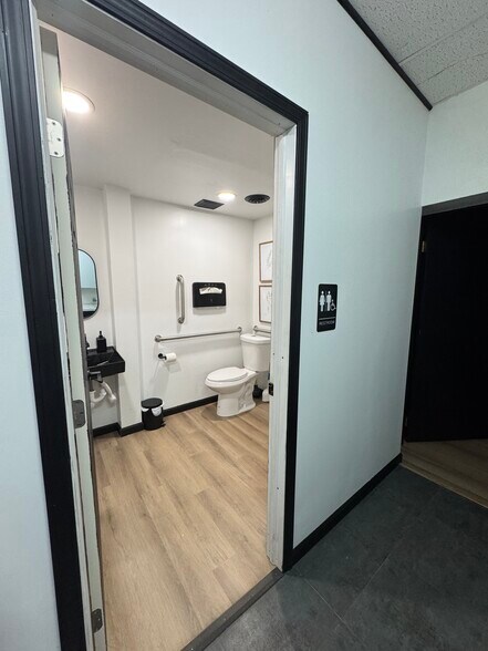 More Photos Of 4351 Murray Ave, Pittsburgh General Retail For Lease