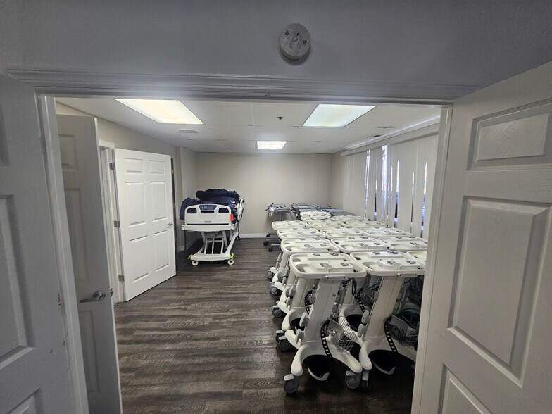 More Photos Of 424 Kelley Dr, West Berlin Light Distribution For Lease