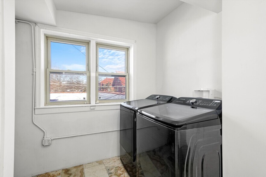 More Photos Of 2022-2026 W 95th St, Chicago Office Residential For Sale