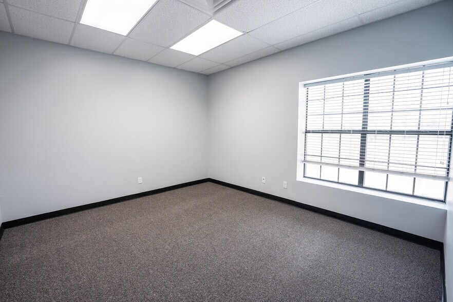 More Photos Of 1120 Toro Grande, Cedar Park Light Distribution For Sale