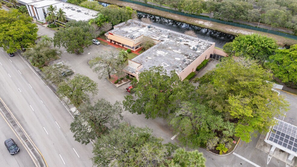 More Photos Of 1806-1856 N Pine Island Rd, Plantation Freestanding For Sale