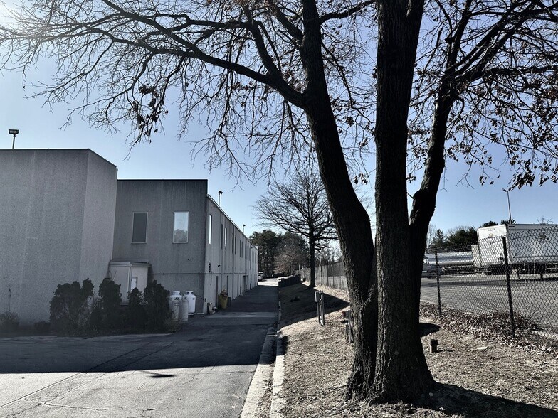 More Photos Of 2301 Dorsey Rd, Glen Burnie Office Residential For Lease