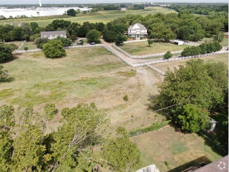 More Photos Of 2600 Rosebud Ln, Richland Hills Specialty For Sale