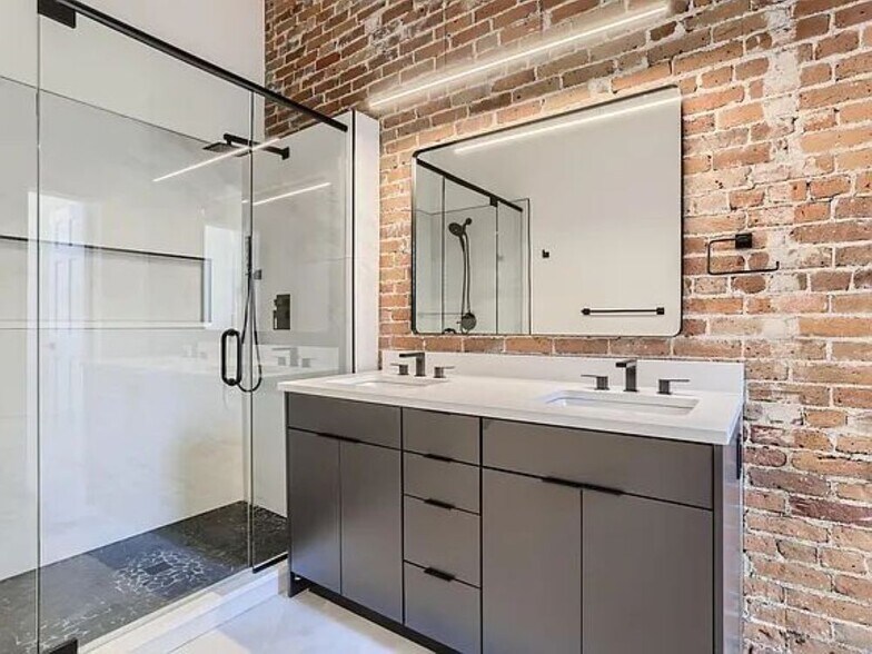 More Photos Of 1748-1750 Blake Street, Denver Flex For Sale