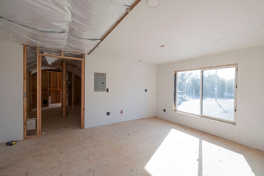 More Photos Of 14965 W Bow Hill Rd, Bow General Retail For Sale