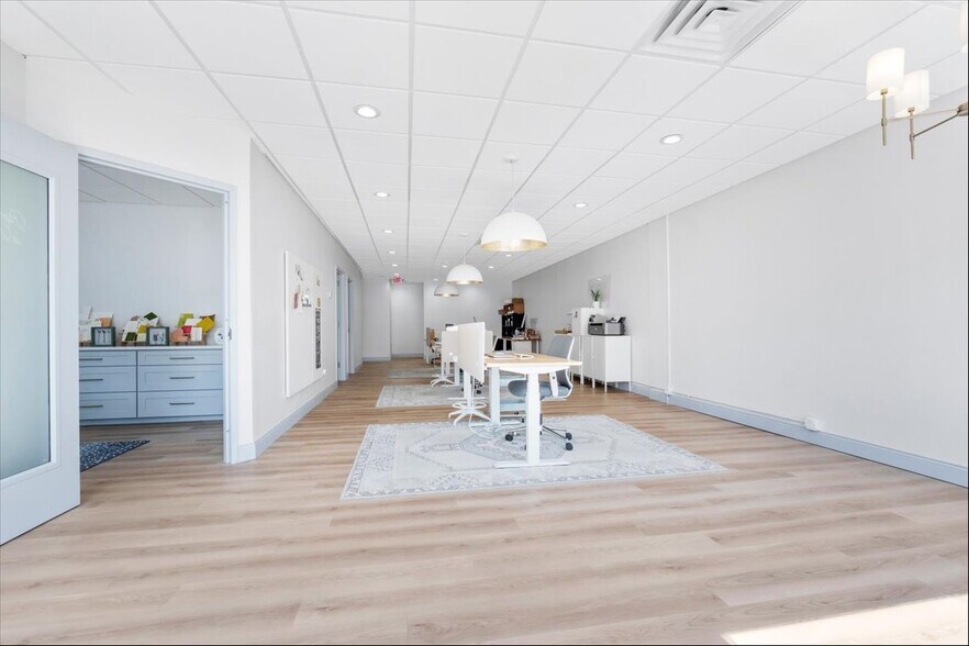 More Photos Of 7727 Clayton Rd, Saint Louis Storefront For Sale