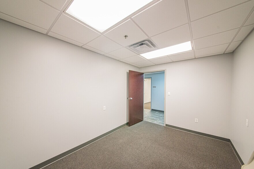 More Photos Of 322 N 3rd St, Paducah Warehouse For Lease