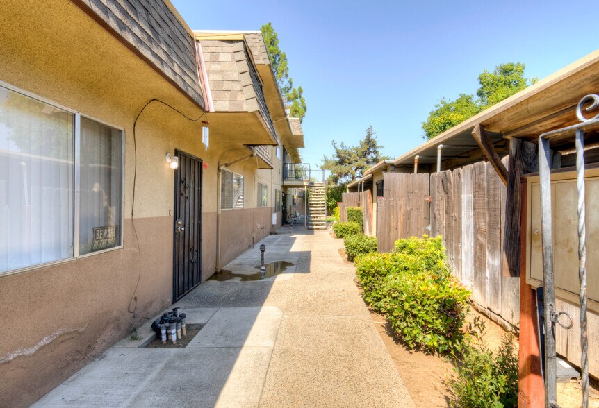 More Photos Of 6075 N Poplar Ave, Fresno Apartments For Sale