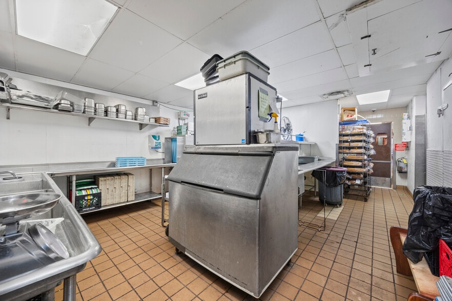 More Photos Of 4415 Liberty Ave, Vermilion General Retail For Sale