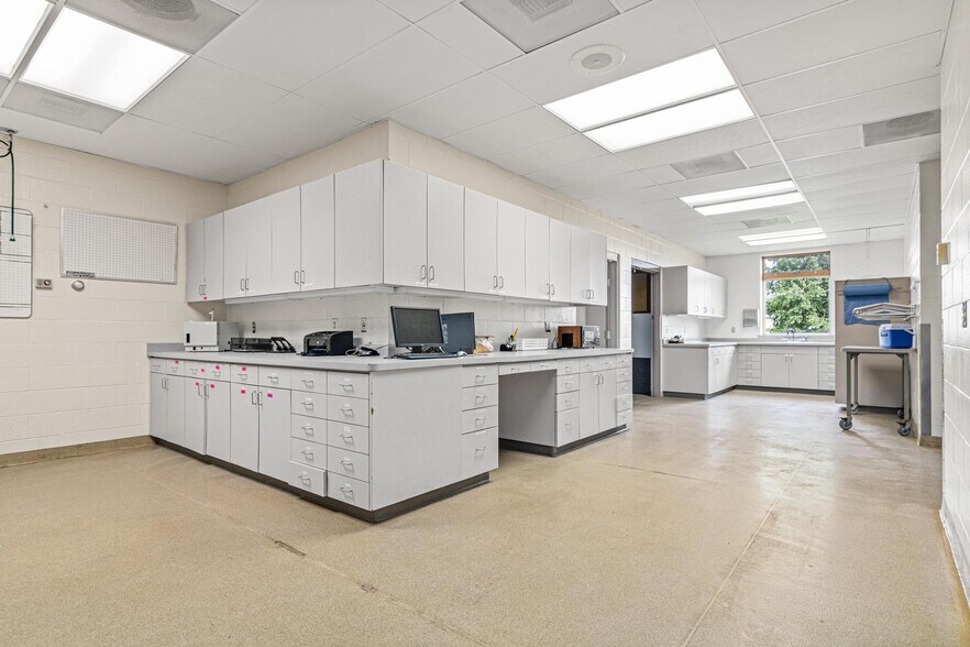 More Photos Of 803 Prospect Ave, Osceola Manufacturing For Sale