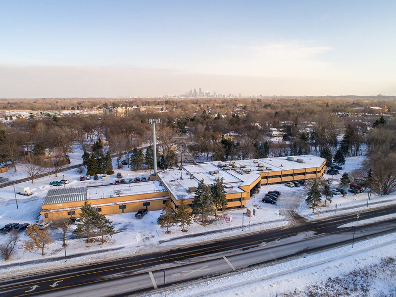 More Photos Of 1710 Douglas Dr N, Golden Valley Business Park For Sale