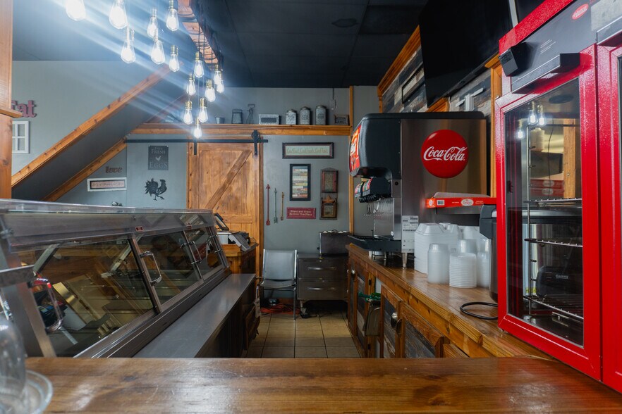 More Photos Of 3927-3929 Ames Ave, Omaha Storefront Retail Residential For Lease