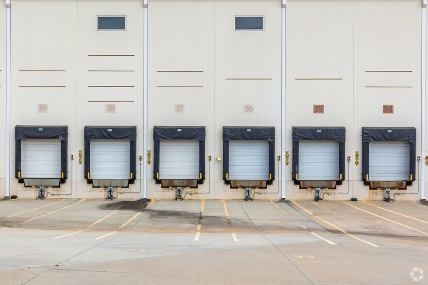 More Photos Of 545 Brookshire Rd, Greer Warehouse For Lease