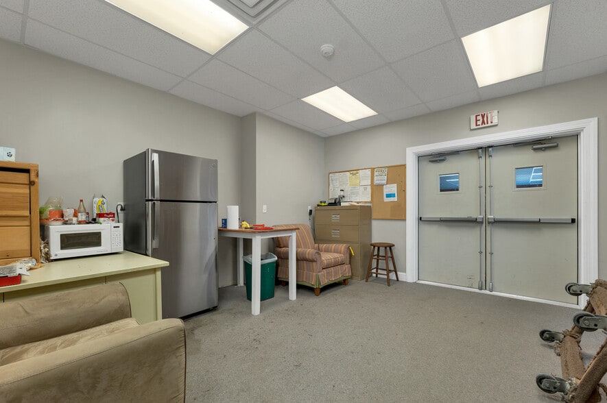 More Photos Of 1210 White Mountain Hwy, Ossipee Freestanding For Sale