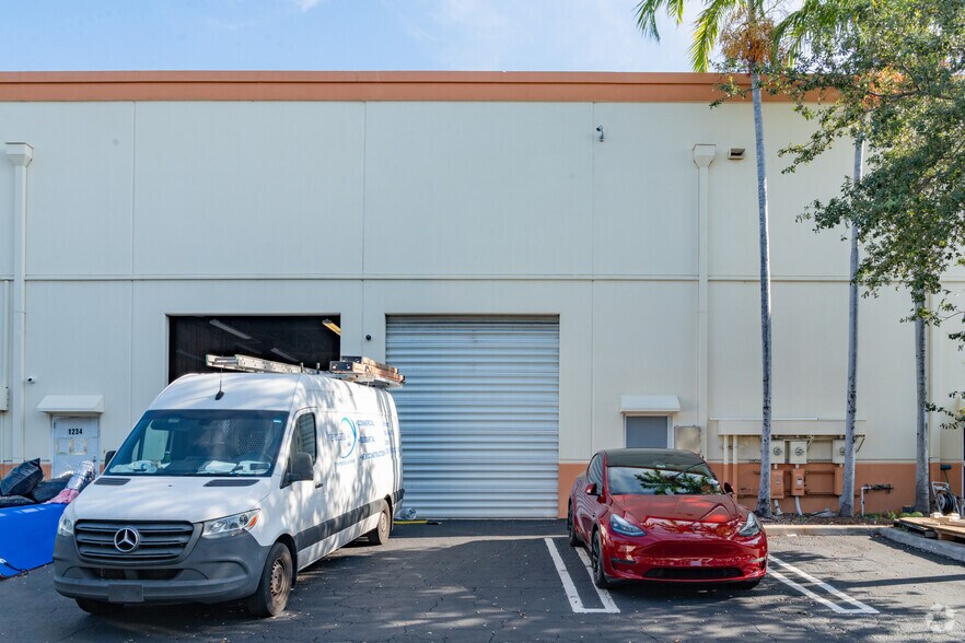 More Photos Of 1214 SW 6th St, Pompano Beach Warehouse For Sale