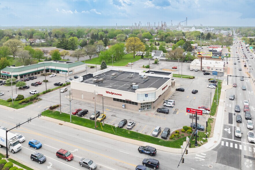 More Photos Of 2562 Navarre Ave, Oregon Freestanding For Sale