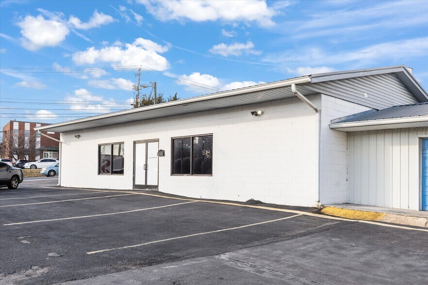 More Photos Of 2845 Western Ave, Knoxville Auto Repair For Sale