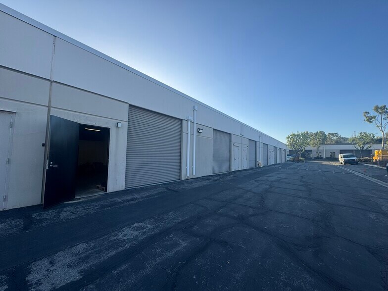 More Photos Of 2633 E 28th St, Signal Hill Research And Development For Lease