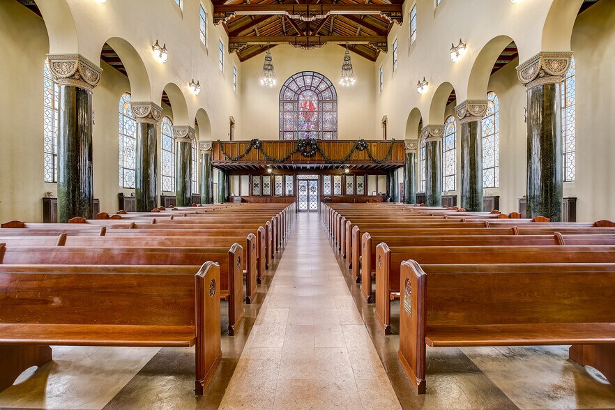 More Photos Of 1110 Guadalupe St, Austin Religious Facility For Lease