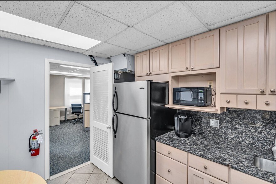 More Photos Of 141 W Main St, Rockaway Service Station For Lease