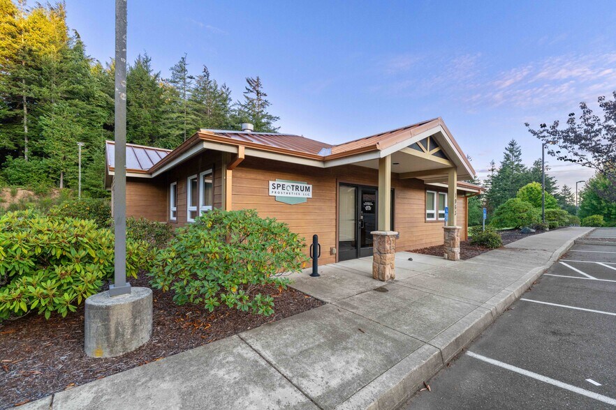 More Photos Of 1963 Thompson Rd, Coos Bay Hospital For Lease