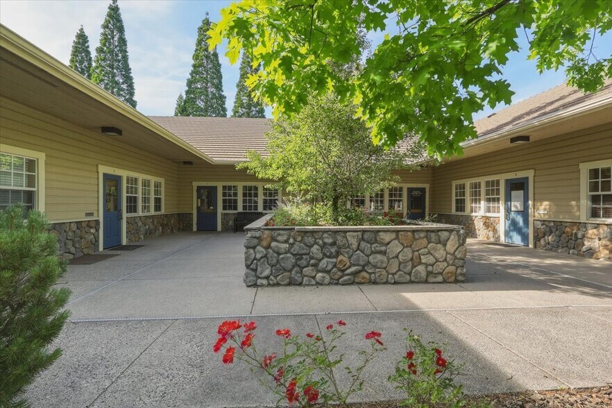 More Photos Of 6170 Ridgeview Ct, Reno Office For Lease
