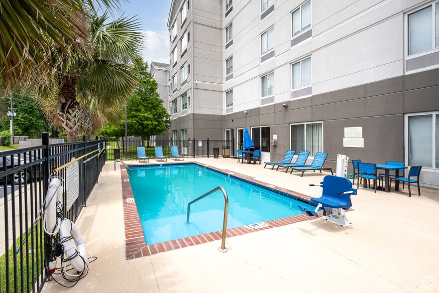 More Photos Of 3330 Harding Blvd, Baton Rouge Hotel For Sale