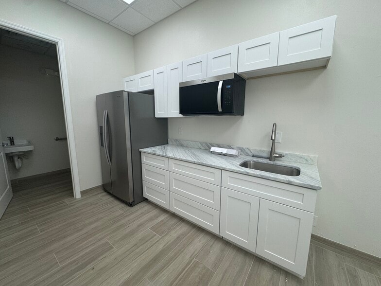 More Photos Of 121 Gretchen Ave S, Lehigh Acres Warehouse For Lease