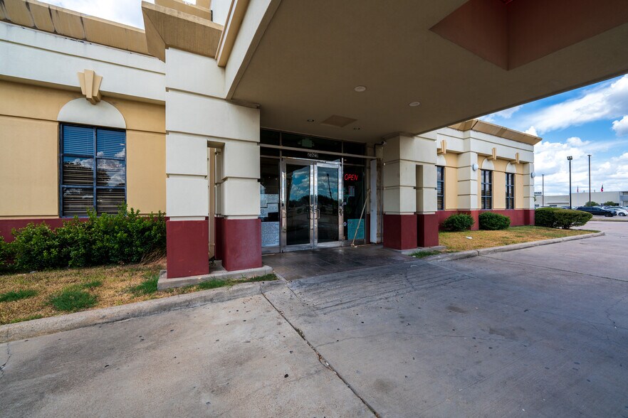 More Photos Of 2529 S 6 Hwy, Houston Restaurant For Sale