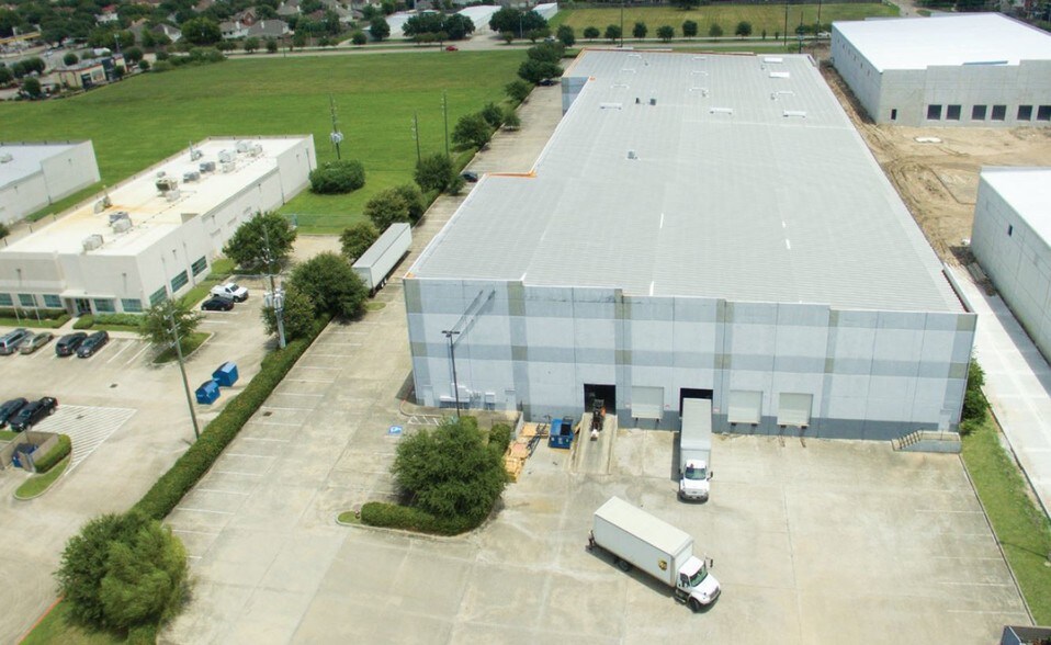 More Photos Of 12010 Dairy Ashford, Sugar Land Distribution For Lease