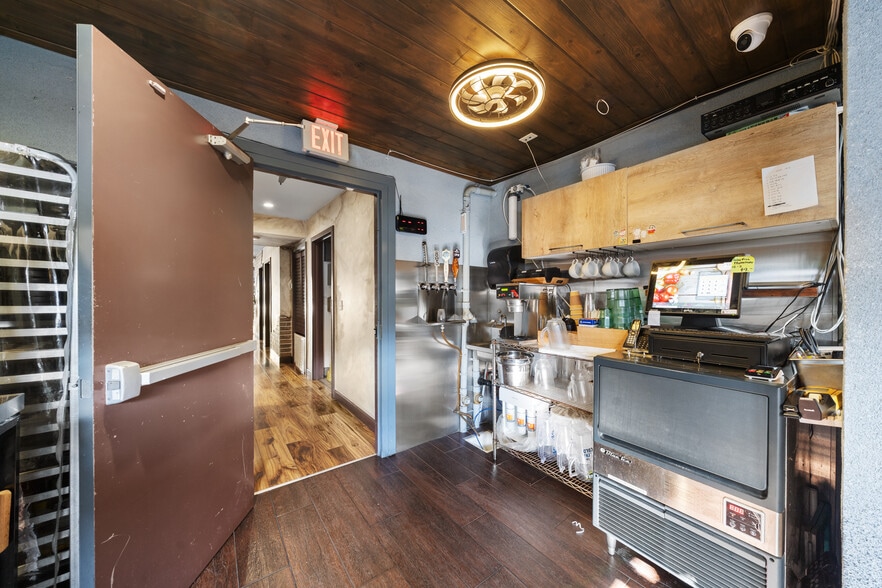 More Photos Of 228 S Oxford Ave, Los Angeles Restaurant For Sale