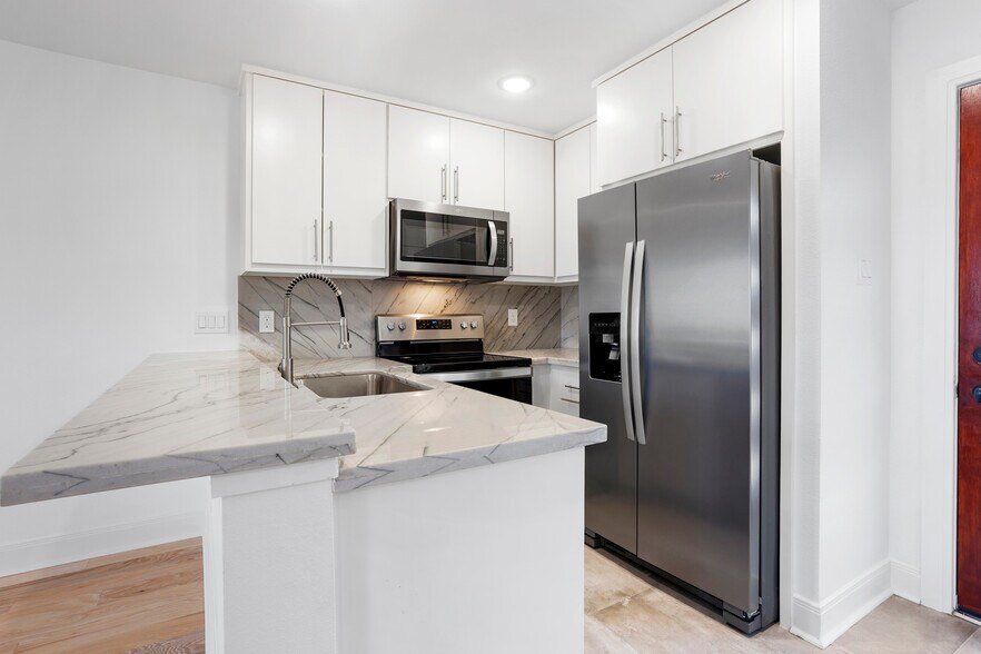 More Photos Of 319 Eastwood St, Houston Apartments For Sale