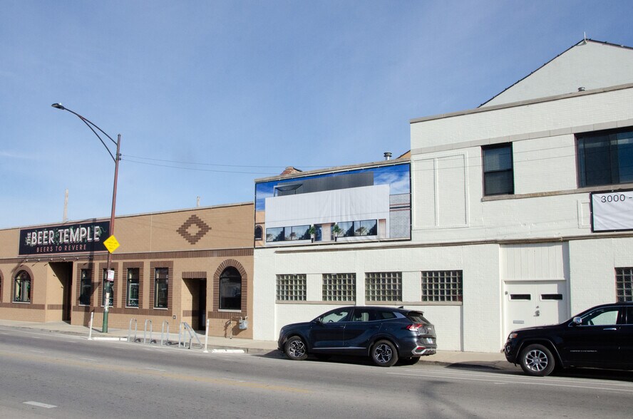 More Photos Of 3161 N Elston Ave, Chicago Showroom For Lease