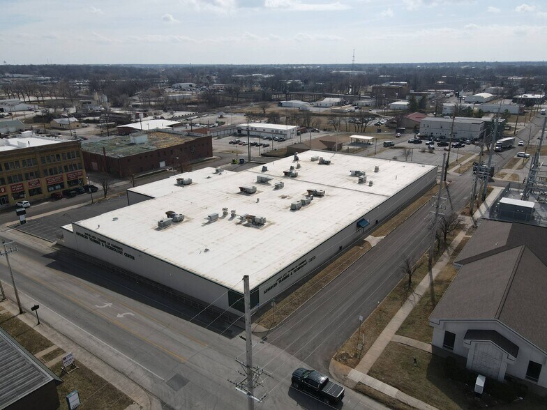 More Photos Of 400-500 Grand Ave, Joplin Office For Lease