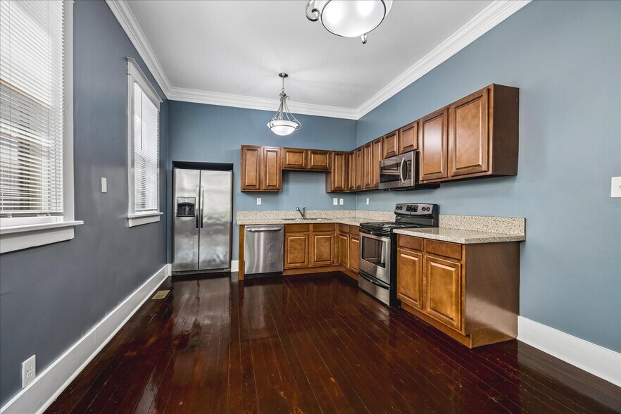 More Photos Of 2151 Monroe Ave, Memphis Office Residential For Sale