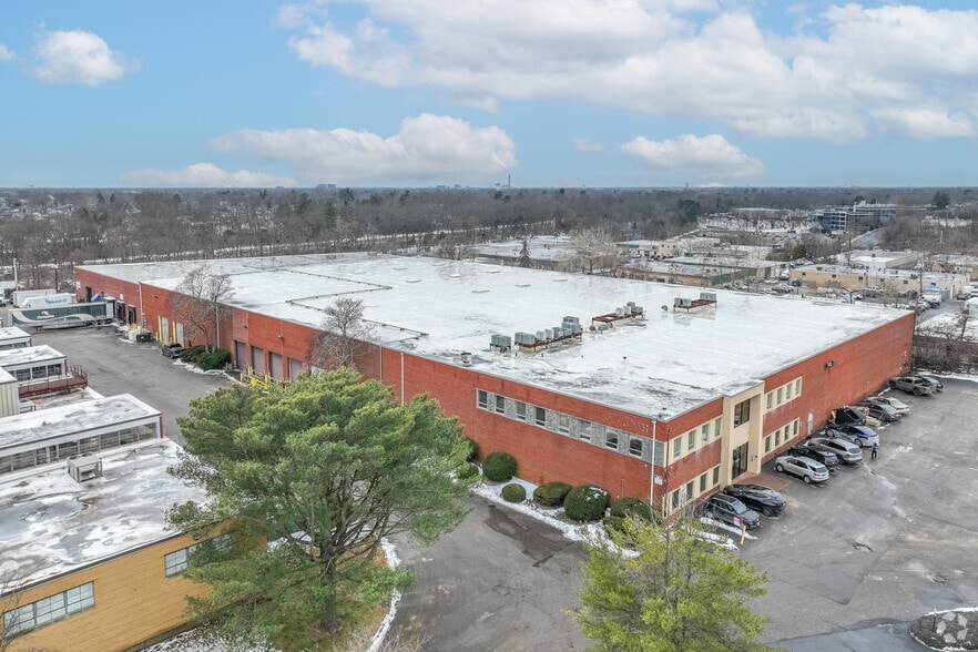 More Photos Of 609-3 Cantiague Rock Rd, Westbury Distribution For Lease