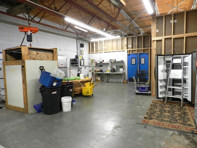 More Photos Of 601 E Main St, Montrose Freestanding For Sale