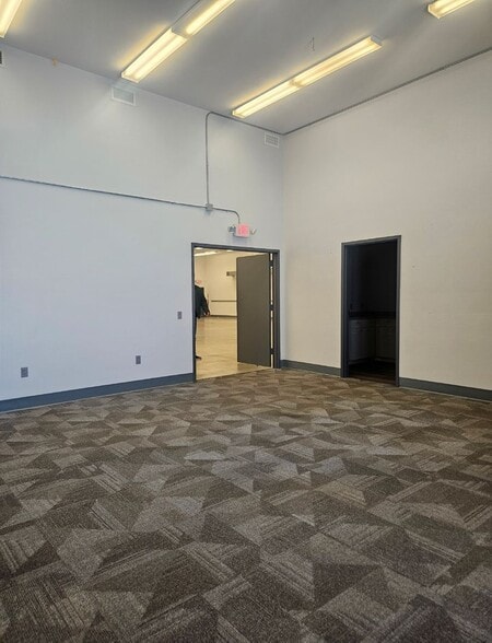 More Photos Of 3207 Laura Ln, Middleton Flex For Lease