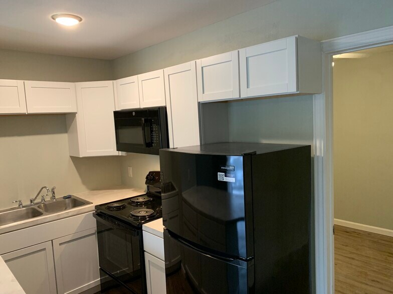 More Photos Of 2001 E 20th St, Hooks Apartments For Sale