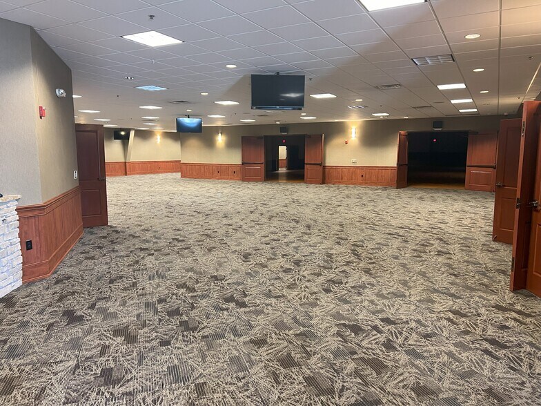 More Photos Of 2809 N Pontiac Dr, Janesville Lodge Meeting Hall For Sale